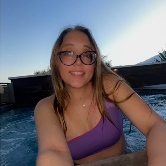 Meet your Posher, Jade - Picture 5 of 5